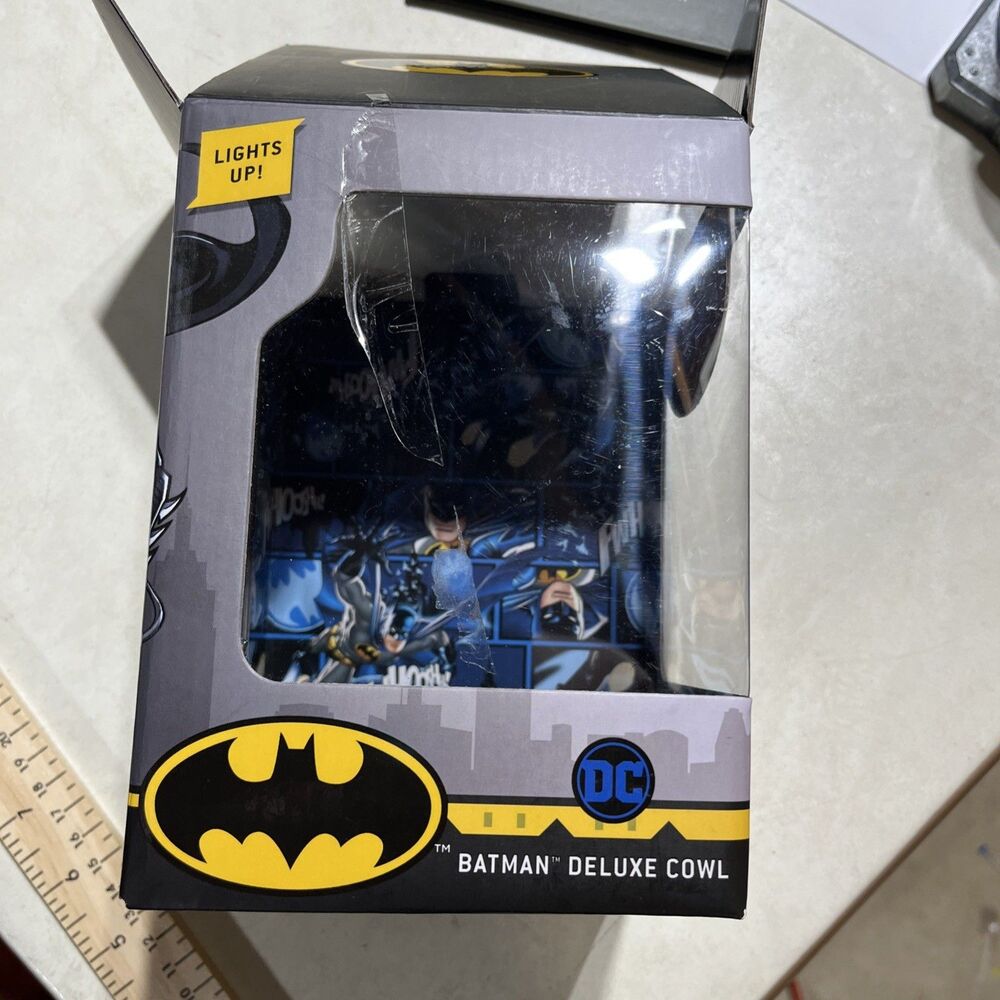 NEW IN BOX - Deluxe Cowl Batman DC Lights Up - Running Press Comics
